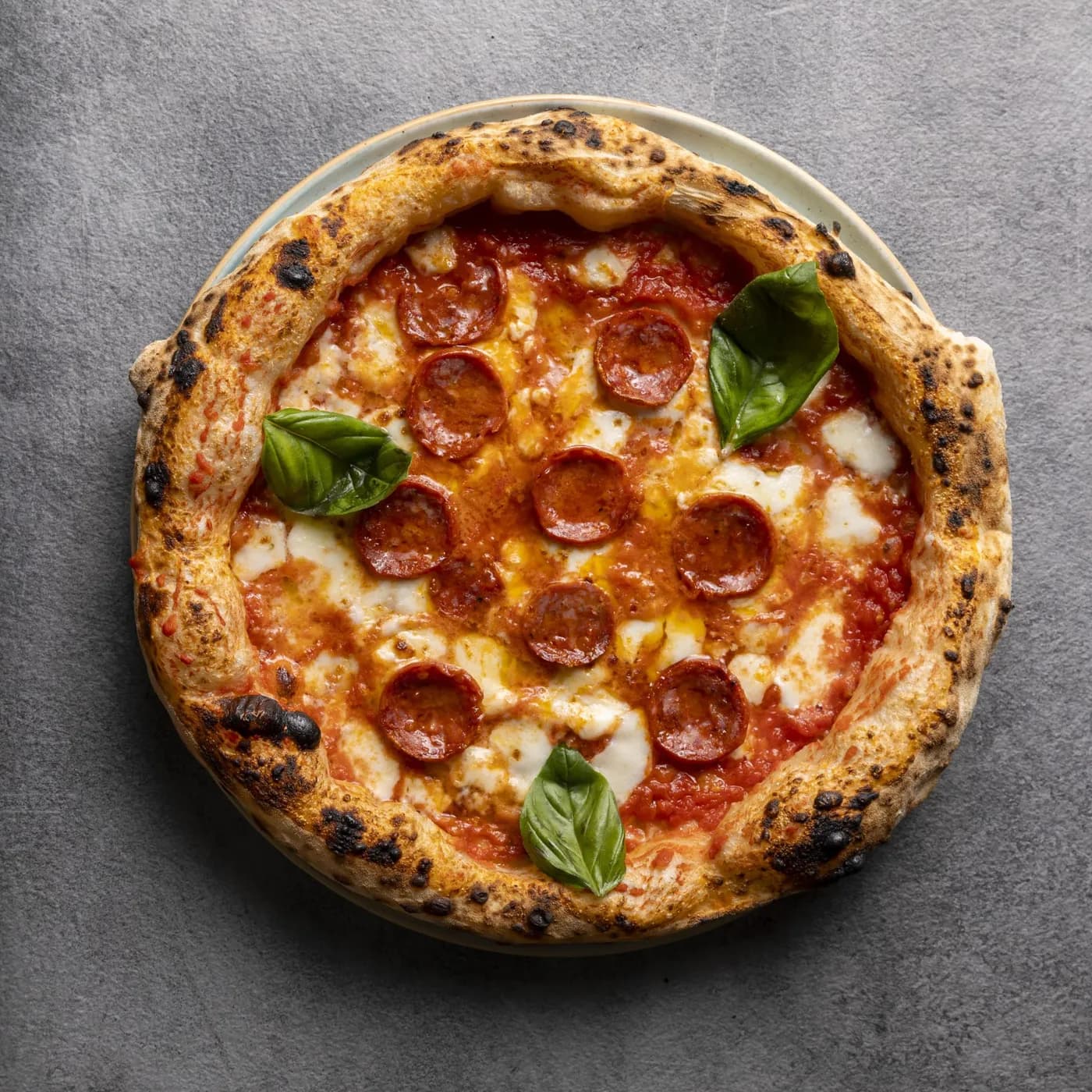 Pizza Diavola con salame piccante